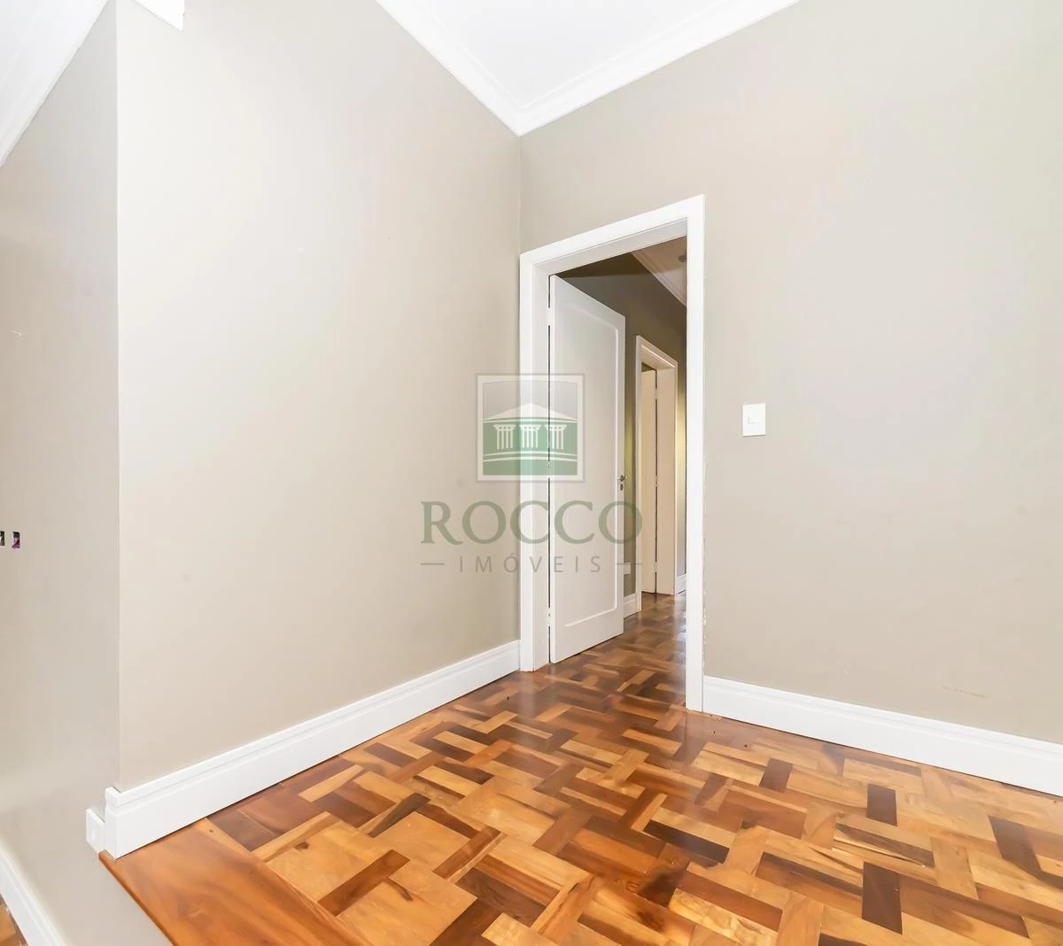 3-bedroom apartment with a washing machine in Curitiba — photo 42