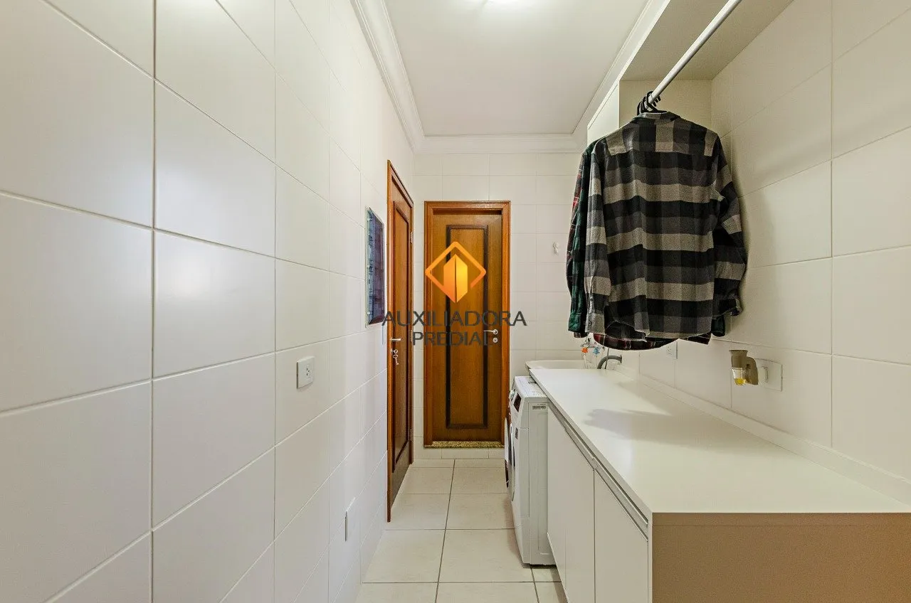 Furnished 3-bedroom apartment with a closed kitchen — photo 78