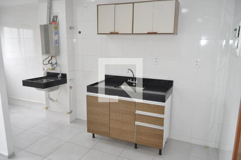 2-bedroom apartment in a building with a gym — photo 13