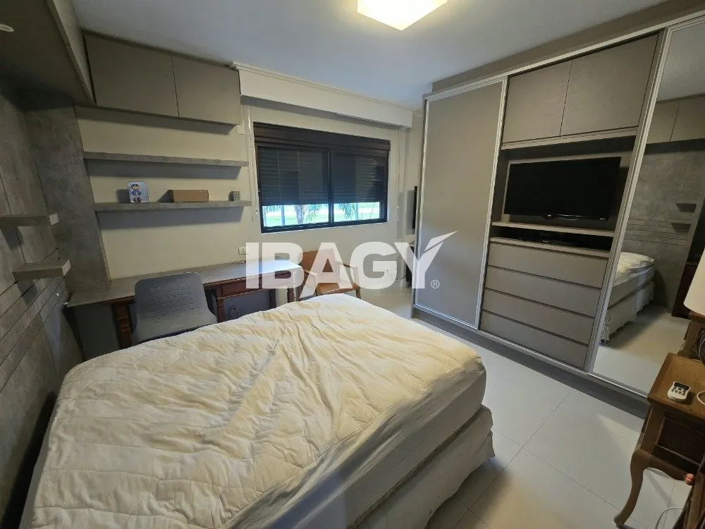 Furnished apartment, 47 m², with a glass-enclosed balcony — photo 9