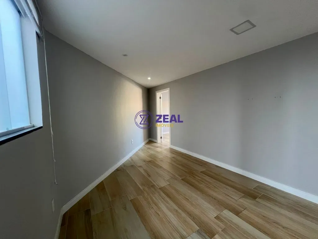 Casa de 280 m² com janelas do piso ao teto e varanda gourmet — photo 39