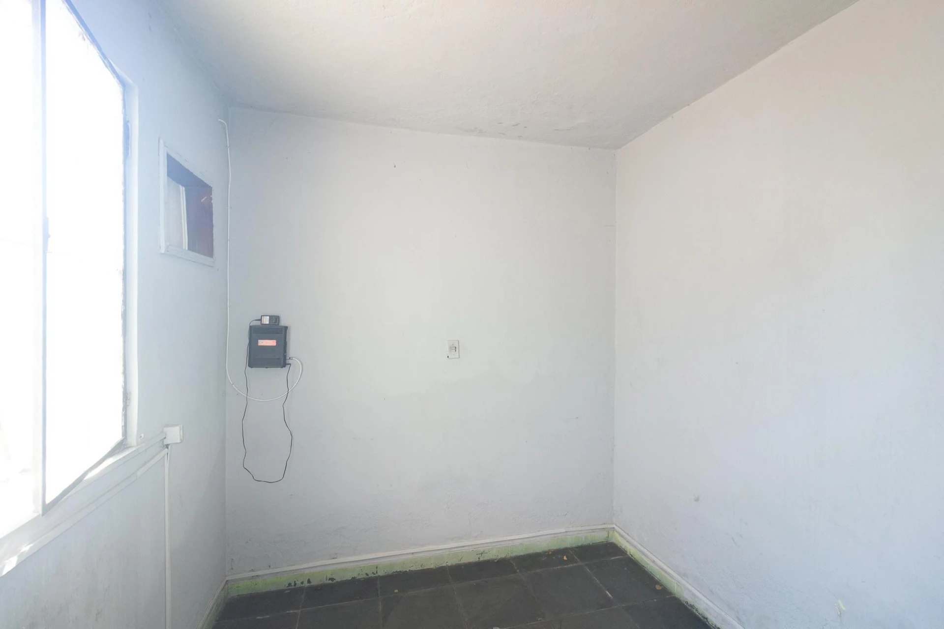 1-bedroom unfurnished studio with 1 bathroom and parking — photo 4