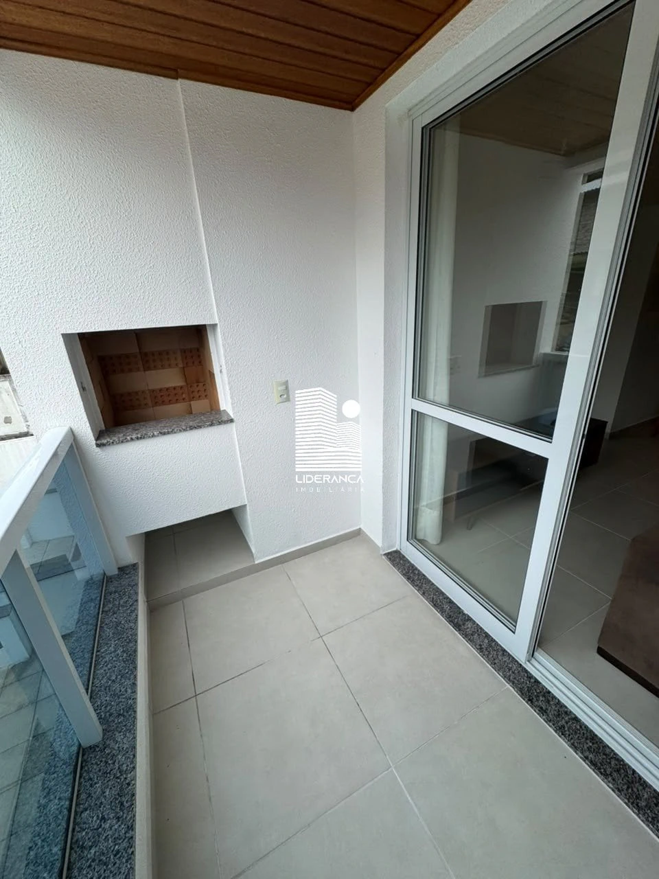 2-bedroom apartment with a mountain view in Florianópolis — photo 9