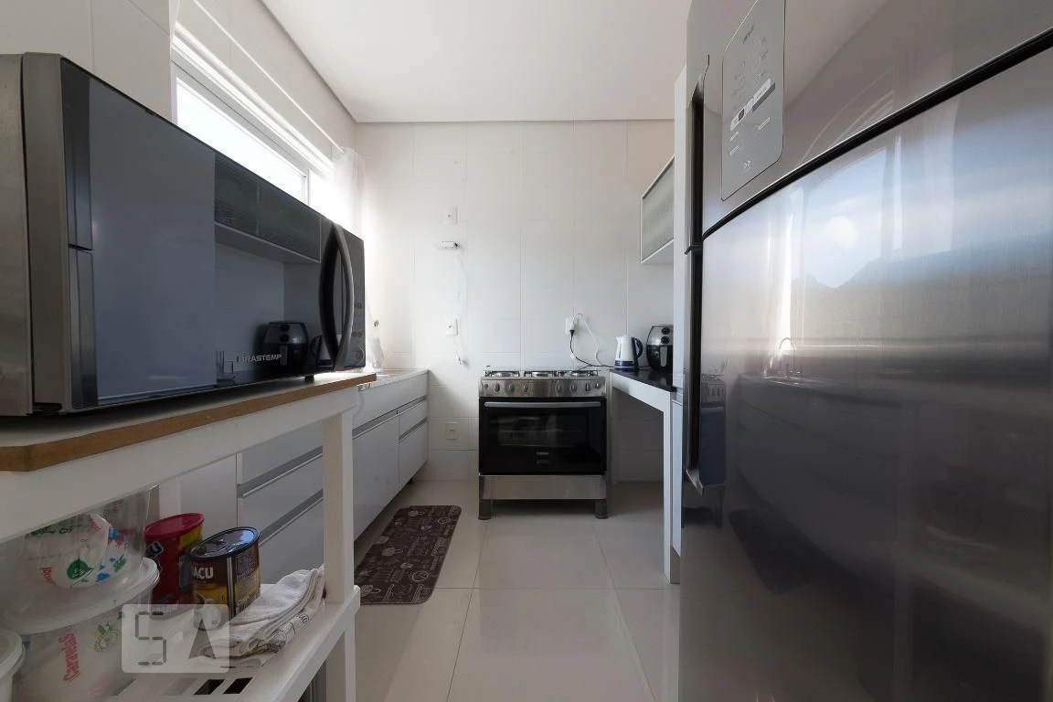 Glass-enclosed balcony in a 2-bedroom apartment, 189 m² — photo 35