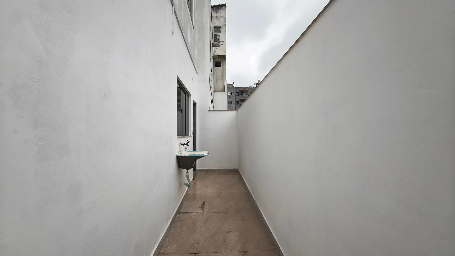 Unfurnished house with 3 bedrooms and 3 bathrooms — photo 42