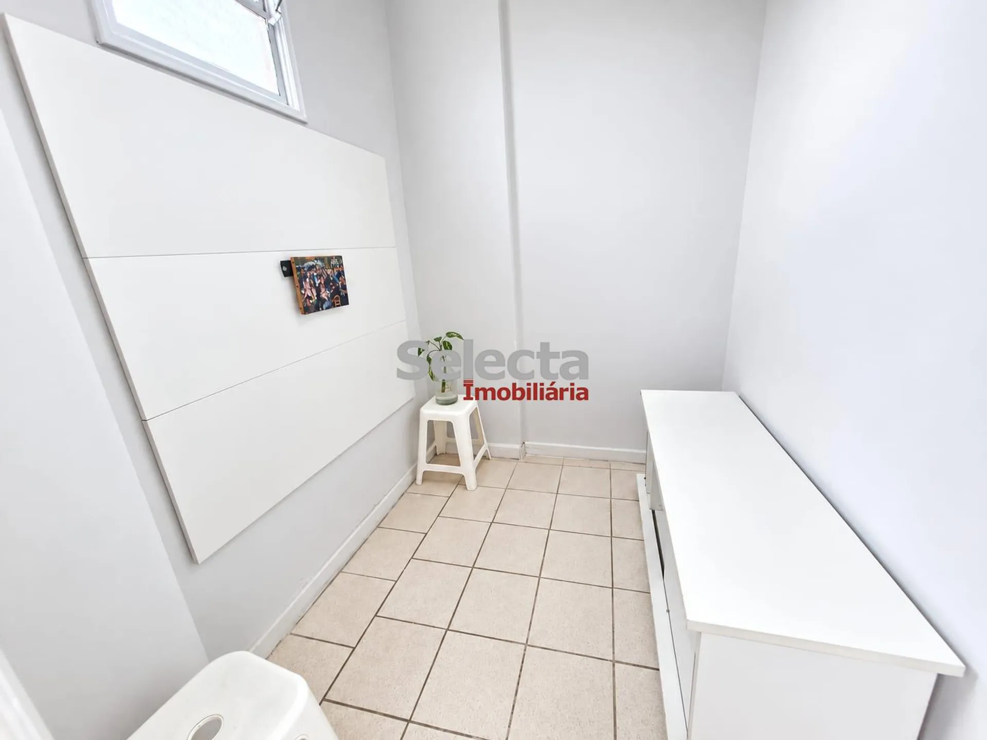 Apartment, 160 m², with wood or laminate floors — photo 19