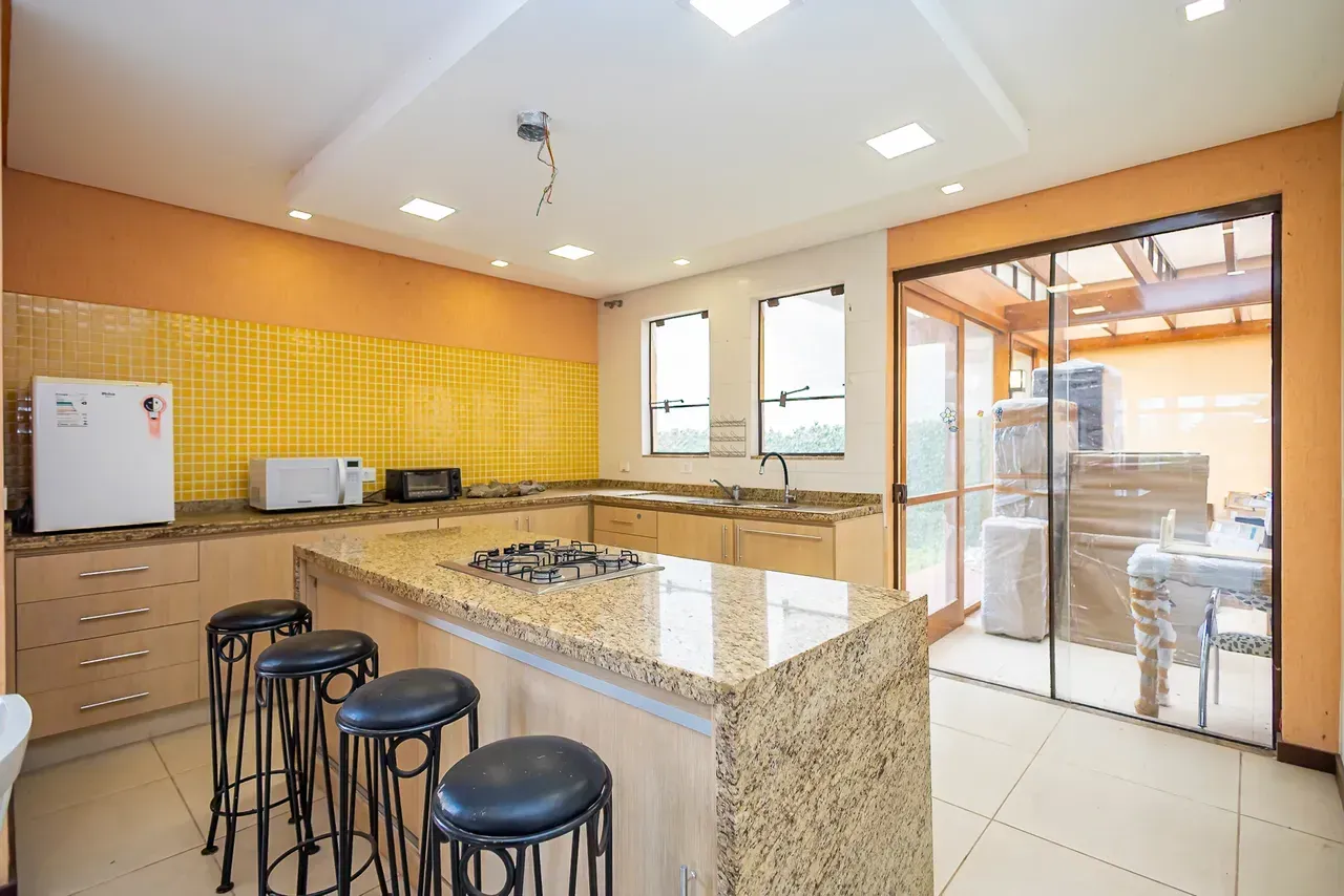 Furnished house with 5 bedrooms and 470 m² — photo 39