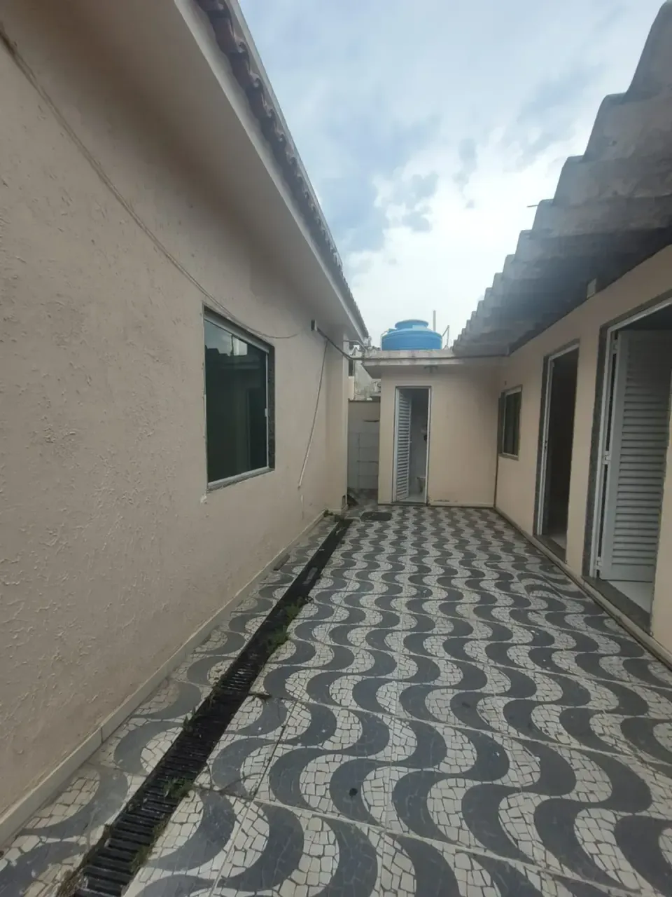 House with 5 bedrooms and a separate closed kitchen — photo 8