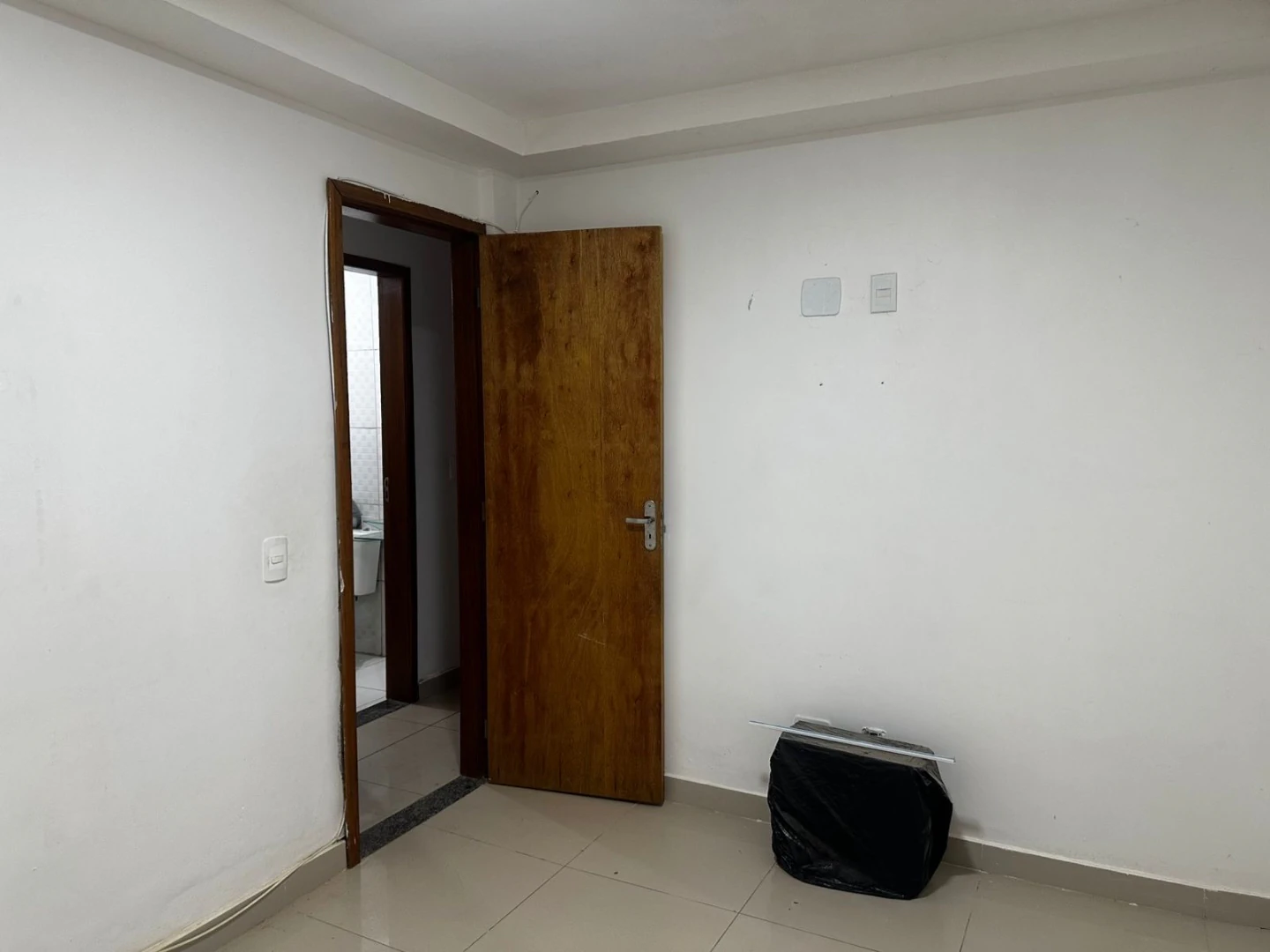 Unfurnished 2-bedroom apartment with laundry area — photo 14