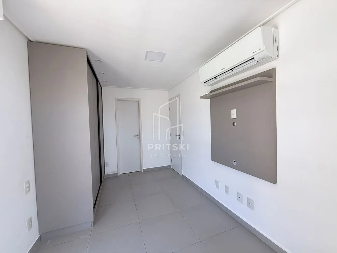 Apartment, 63 m², with floor-to-ceiling windows — photo 7