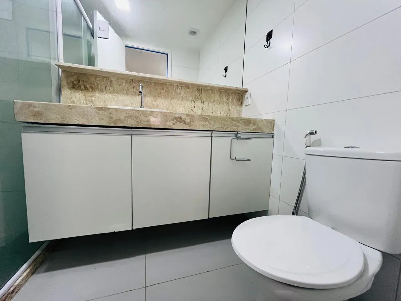 Furnished apartment with open-plan kitchen and 2 bedrooms — photo 9