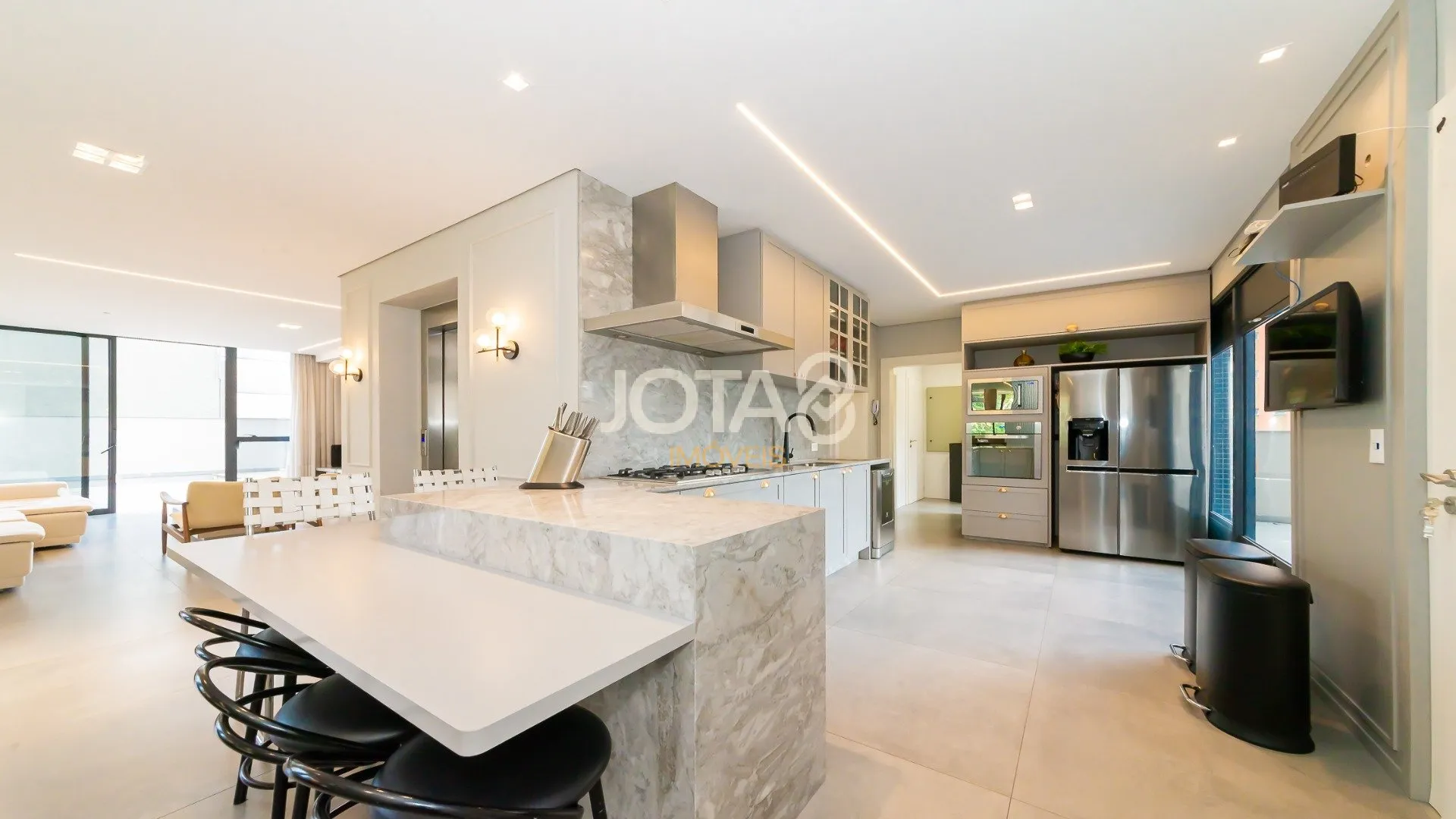 Unfurnished apartment with 3 en-suite bedrooms and balcony — photo 12