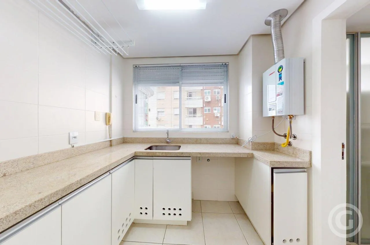 132 m² apartment with a water view and a bathtub — photo 15
