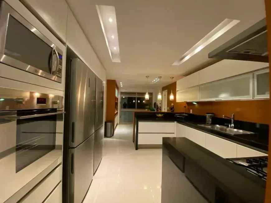 Furnished apartment with 4 bedrooms and an open kitchen — photo 20