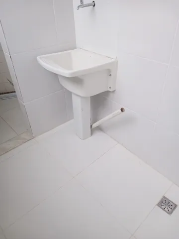 Unfurnished 3-bedroom apartment with a laundry area — photo 9