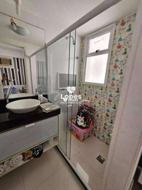 5-bedroom house with a glass-enclosed balcony — photo 5