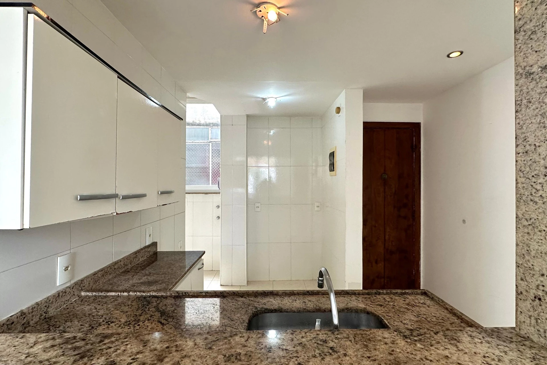 2-bedroom apartment with a mountain view in Rio de Janeiro — photo 2