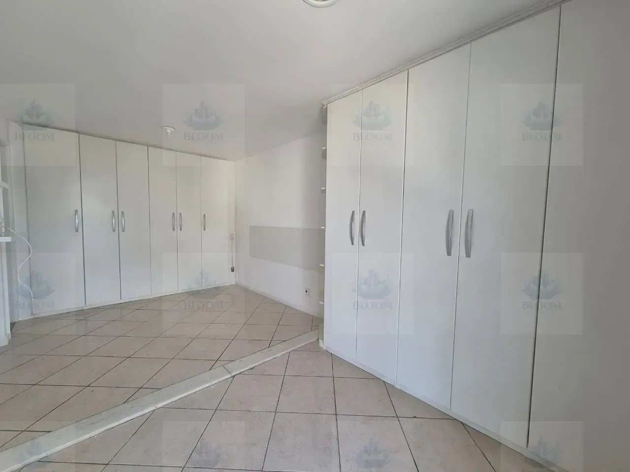 380 m² apartment with 3 bedrooms, 4 bathrooms — photo 6