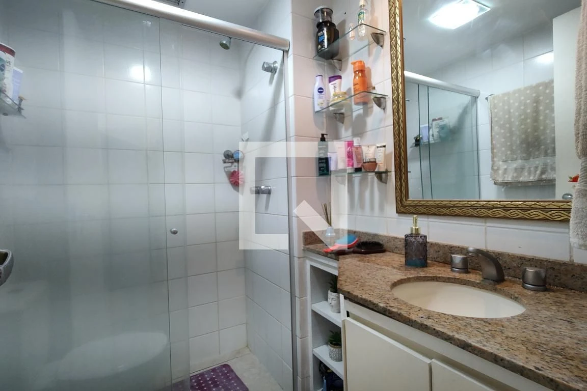 Glass-enclosed balcony in a 3-bedroom apartment, 155 m² — photo 50