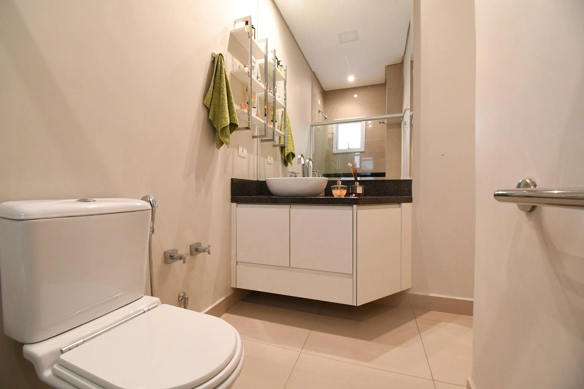 4-bedroom apartment with a dishwasher in Curitiba — photo 49