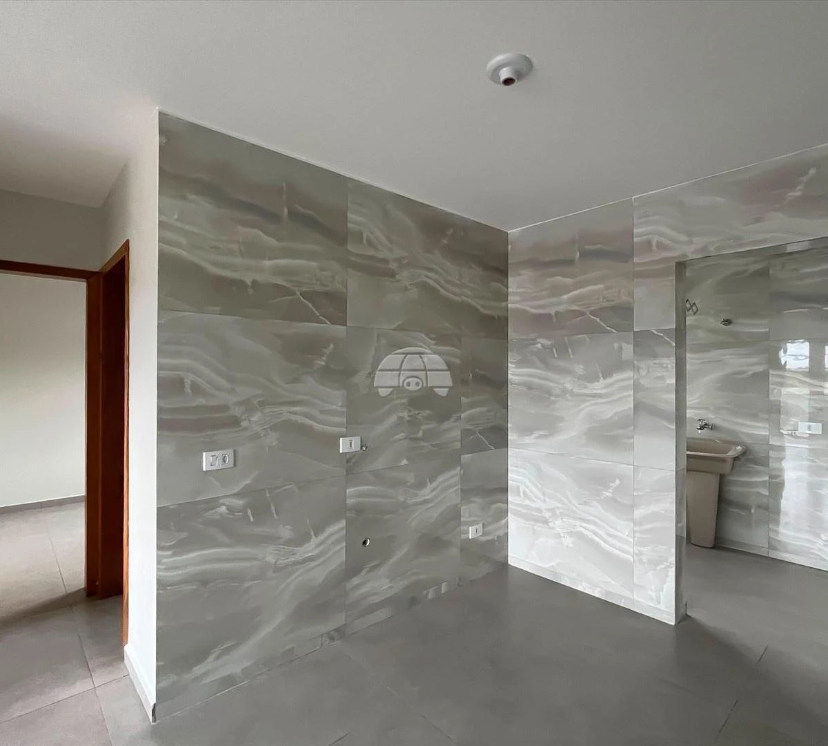House with 2 bedrooms and a glassed-in balcony — photo 25