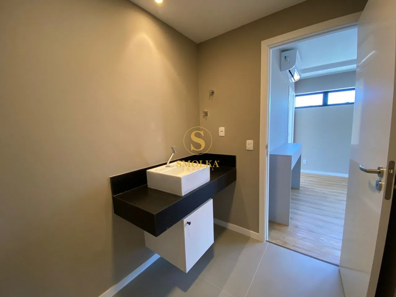 Apartamento de 54 m² con 1 suite y balcón de vidrio — photo 21