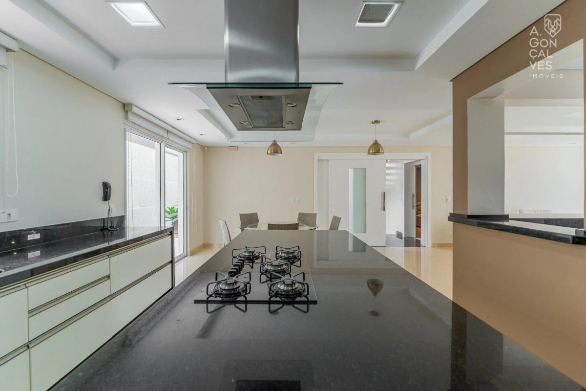 4-bedroom house with floor-to-ceiling windows in Curitiba — photo 22