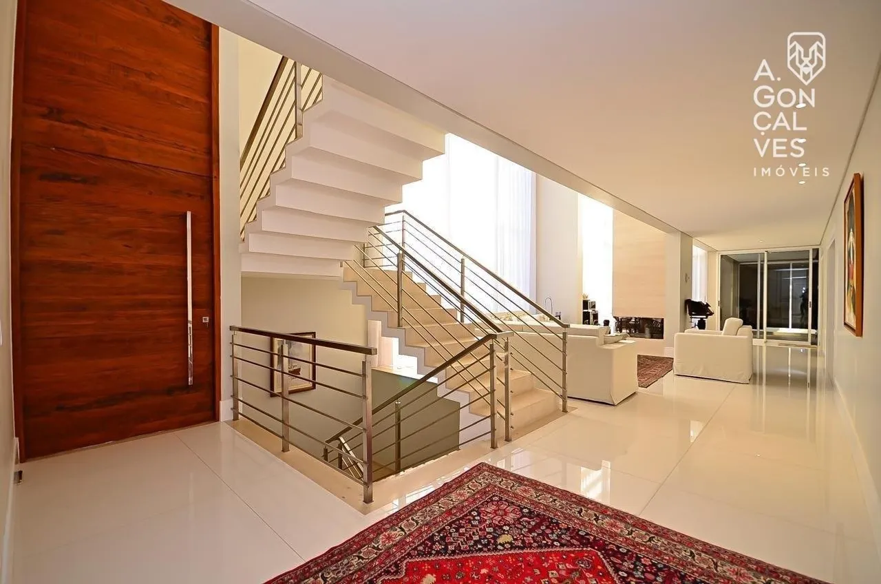 668 m² house with 4 en-suite bedrooms and private garden — photo 22