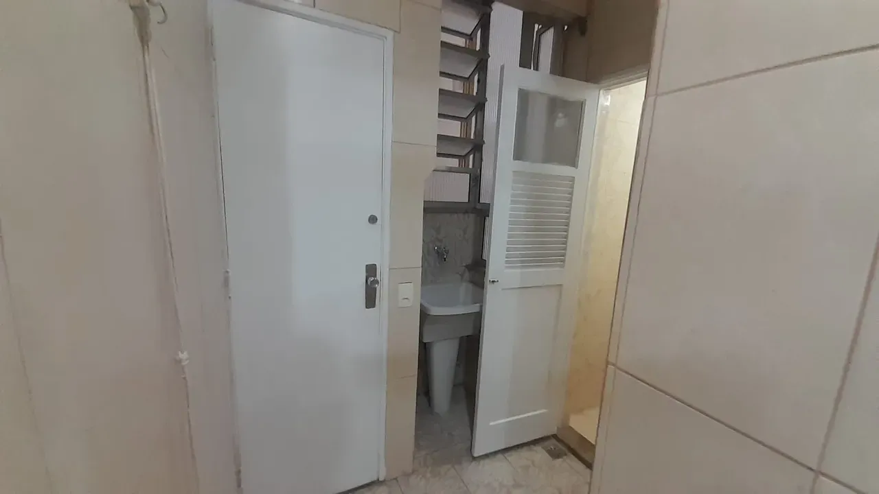 Apartamento com 2 quartos e box no banheiro — photo 31