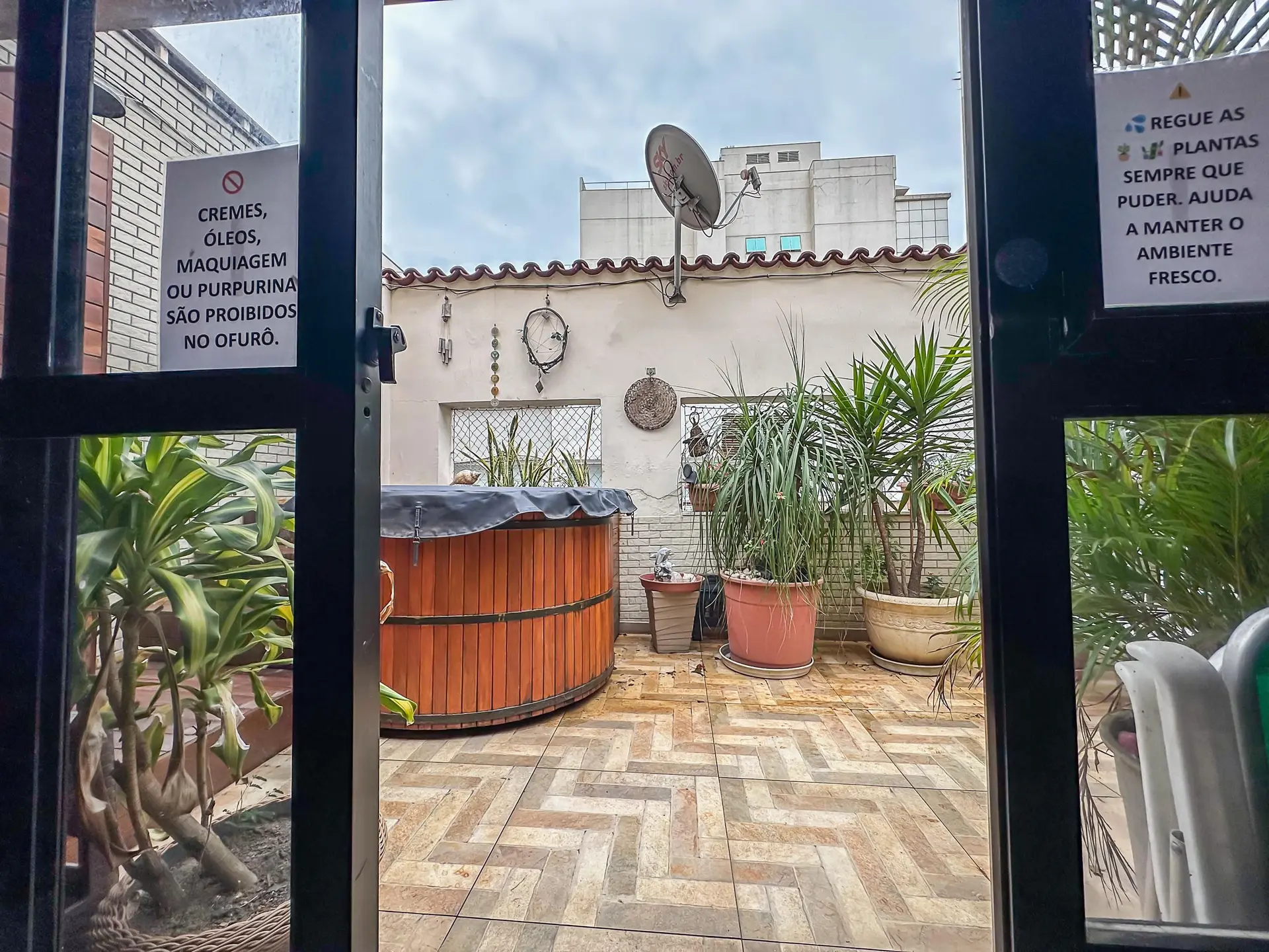 Furnished 1-bedroom apartment with balcony and private garden — photo 6
