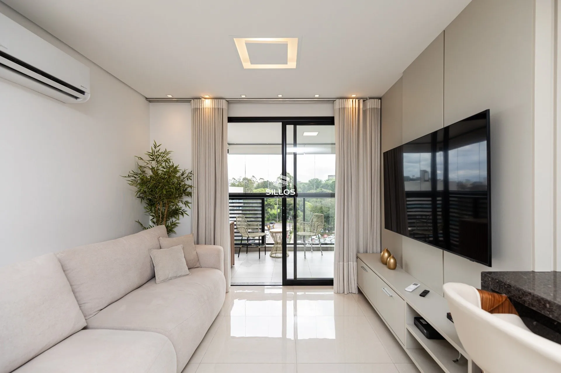 Home office in a 3-bedroom apartment, 91 m²