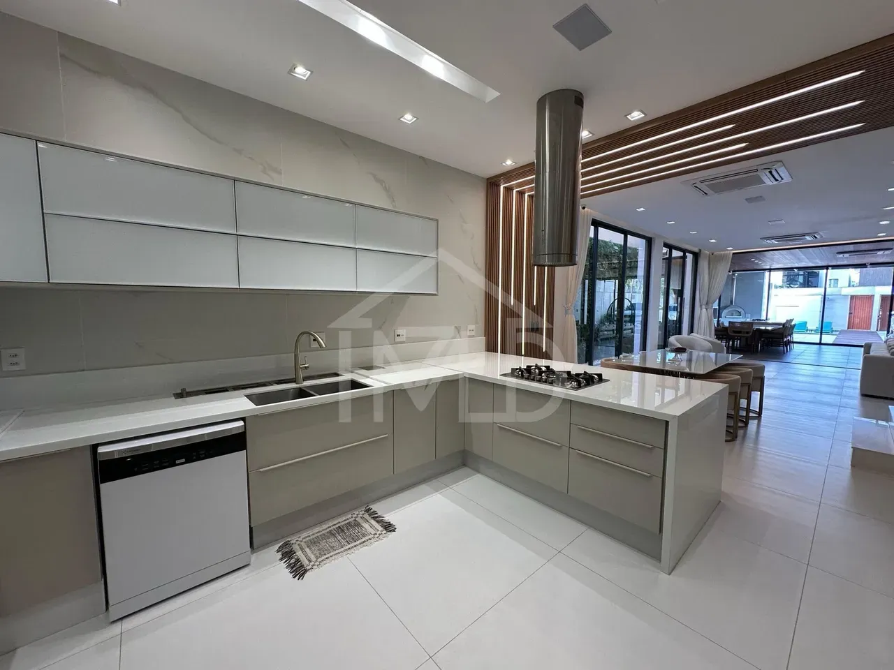 Furnished house with 4 bedrooms and 600 m² — photo 36
