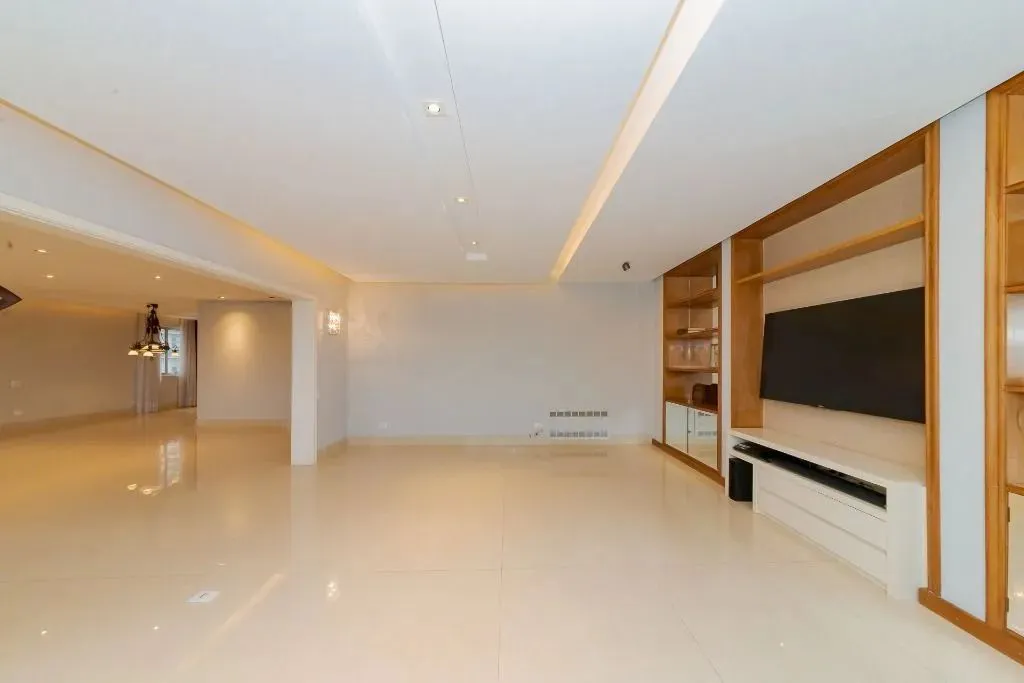 2-bedroom apartment with 2 en-suite bathrooms; 331 m² — photo 2