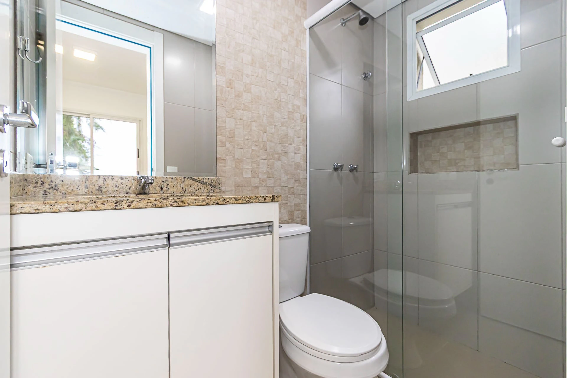 3-bedroom apartment in a building with a pool — photo 29