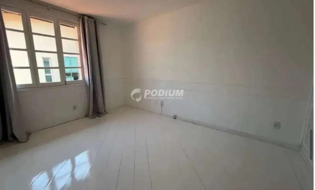 Casa com 6 quartos e 990 m² com varanda e churrasqueira — photo 8