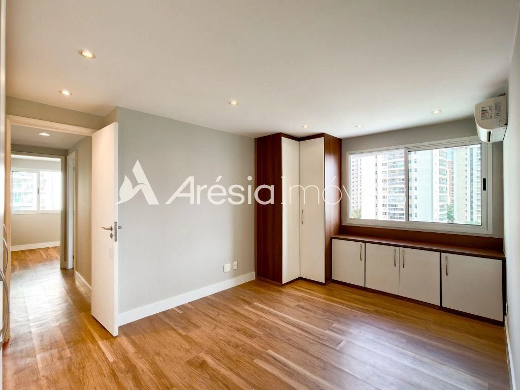 Apartamento com 3 dormitórios e varanda envidraçada — photo 16