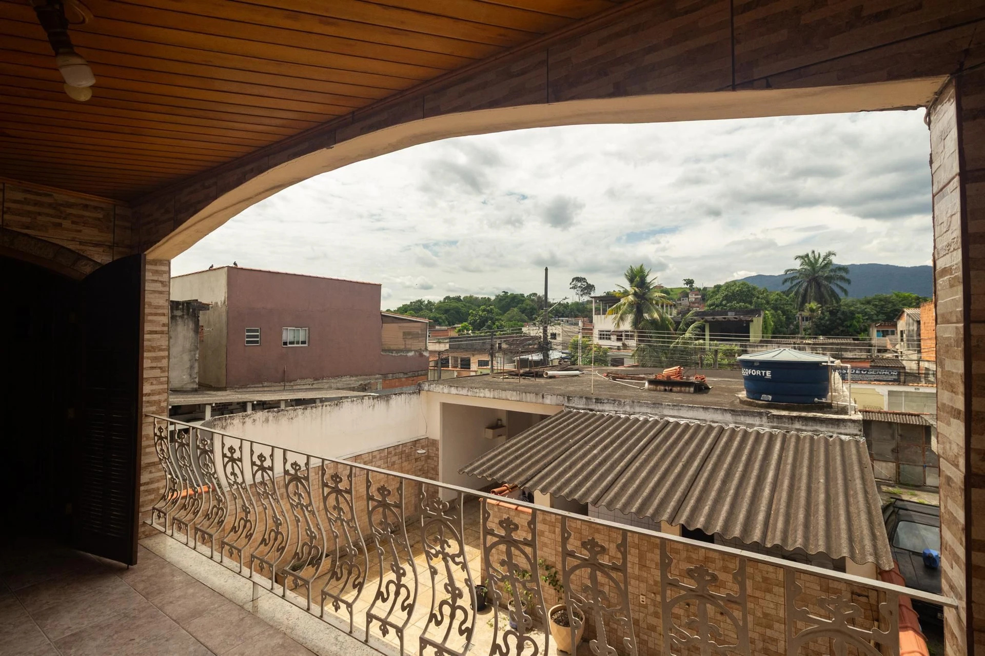 250 m² house with a garden and a mountain view — photo 25