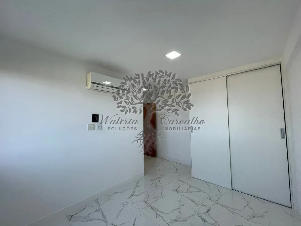 Penthouse with open-plan kitchen and 4 bedrooms — photo 13