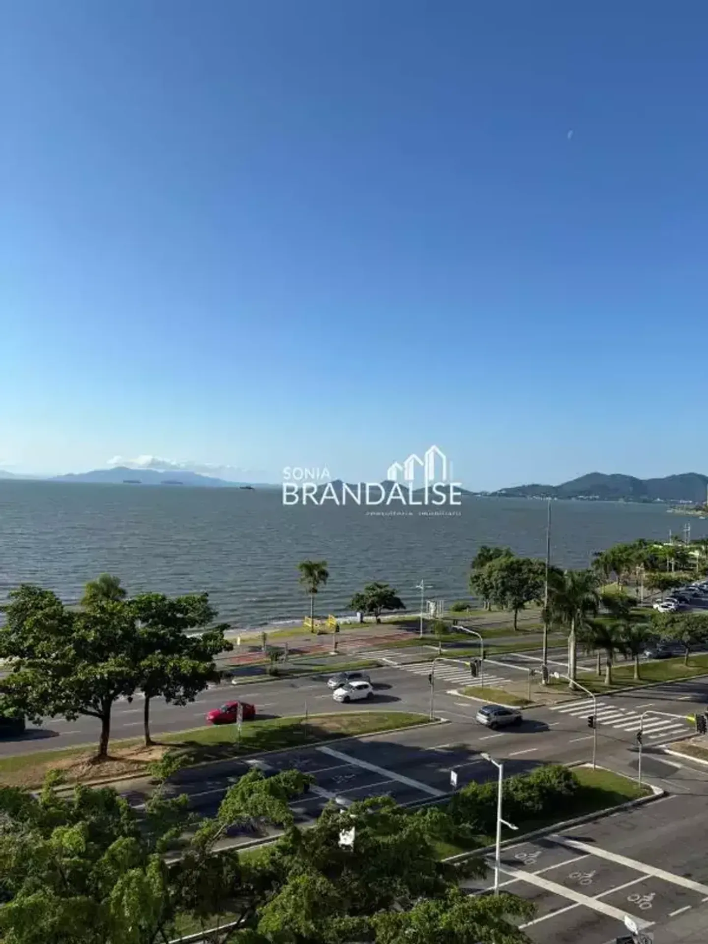 Apartamento amueblado con vista al agua y 2 dormitorios — photo 7