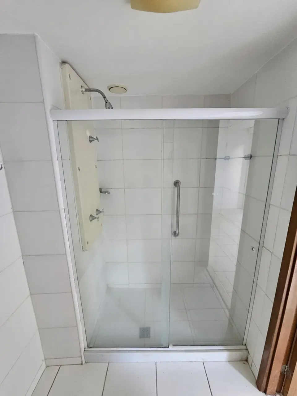 1-bedroom apartment with a balcony and a glass shower — photo 11