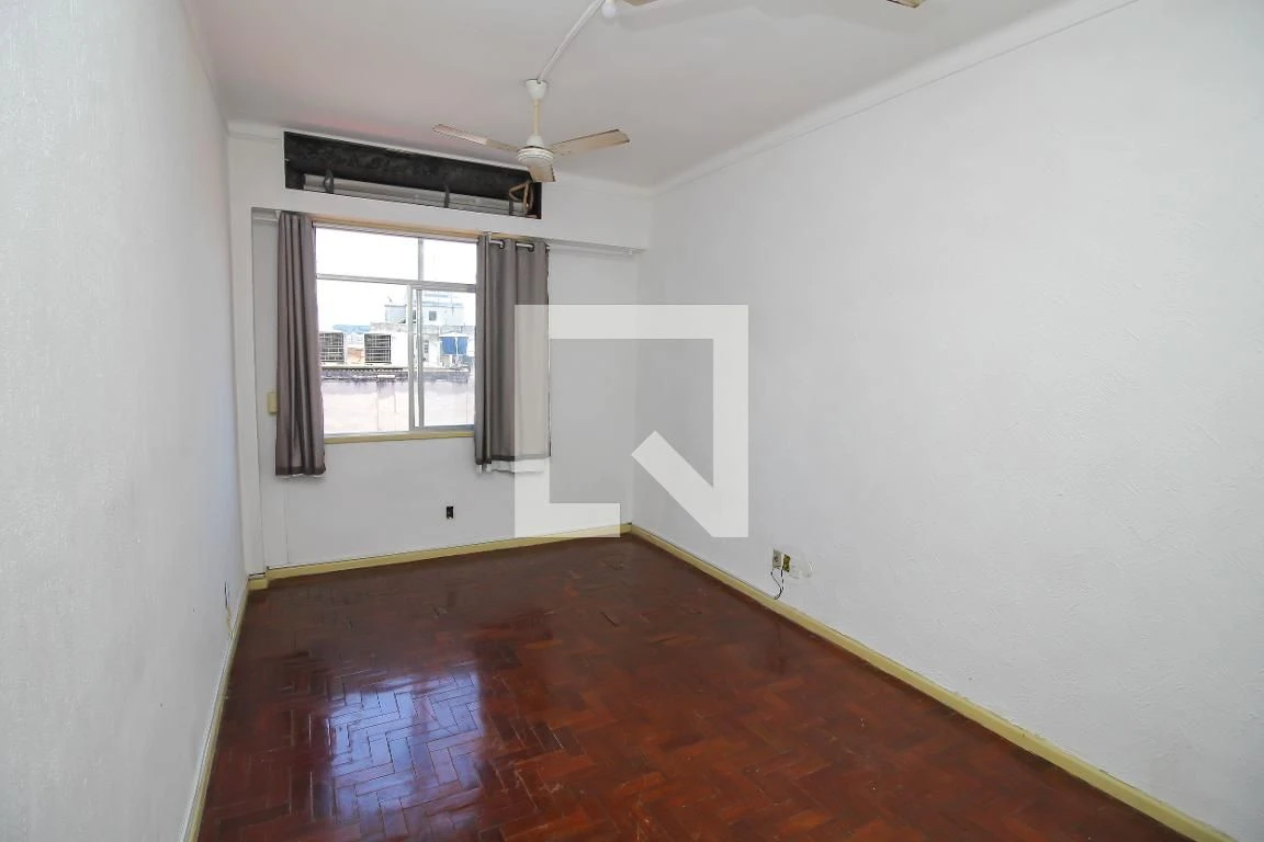 Unfurnished studio with a kitchenette and 1 bedroom — photo 7
