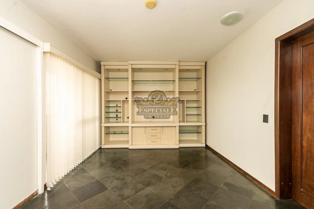 167 m² apartment with a grill on the balcony and a bathtub — photo 15