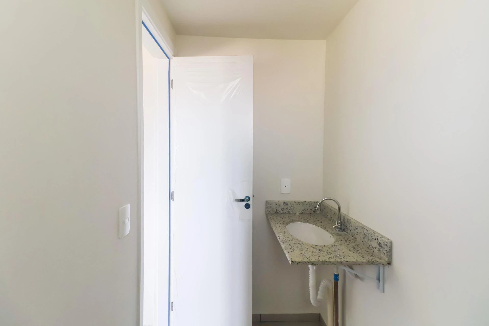 3-bedroom apartment with a park view in Curitiba — photo 35