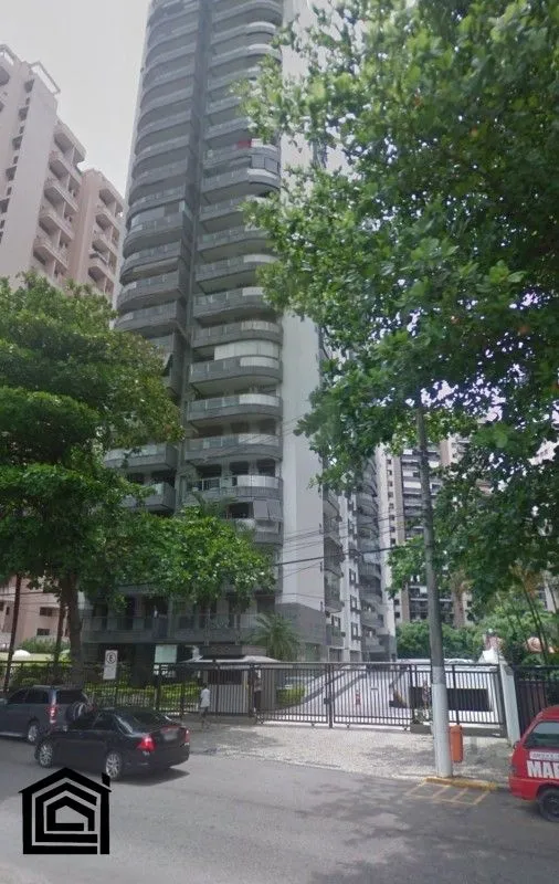 2-bedroom apartment in a building with a pool — photo 6