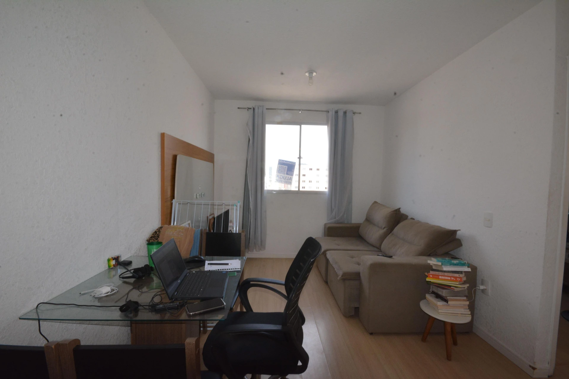 Furnished 2-bedroom apartment with a gas stove kitchen
