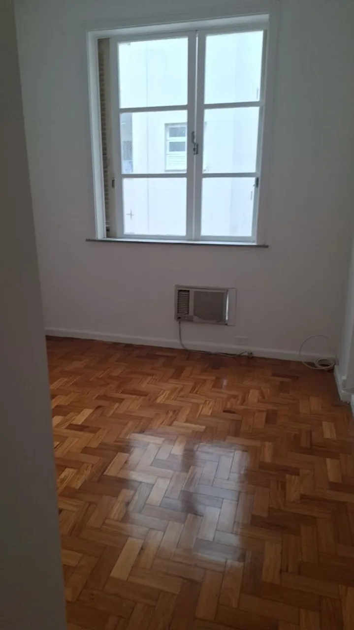 Квартира з 2 спальнями та дерев'яною підлогою або ламінатом — photo 3