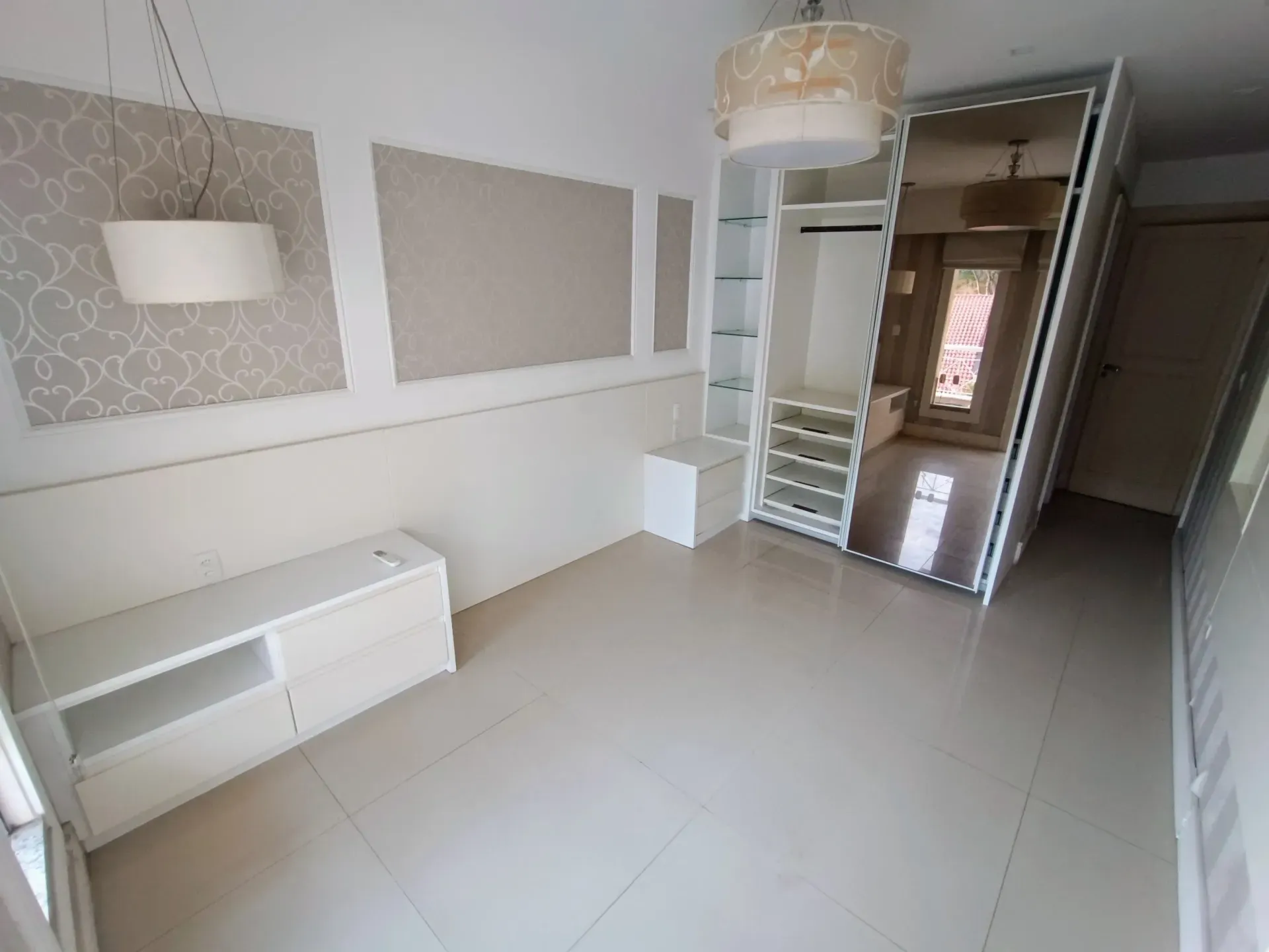 Unfurnished house with 4 bedrooms and 5 bathrooms — photo 26