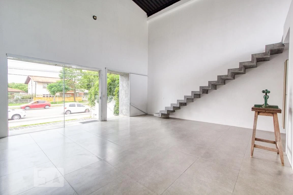House with 3 bedrooms and 4 bathrooms with a closed kitchen — photo 10