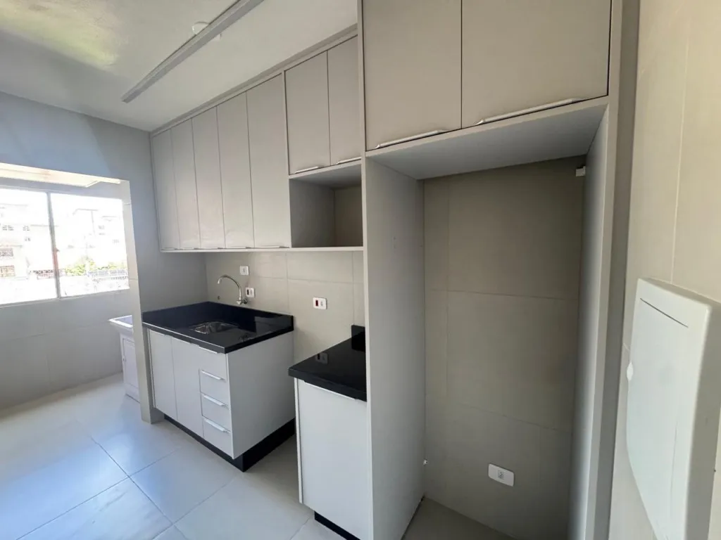 Wood or laminate floors in a 3-bedroom apartment, 64 m² — photo 2