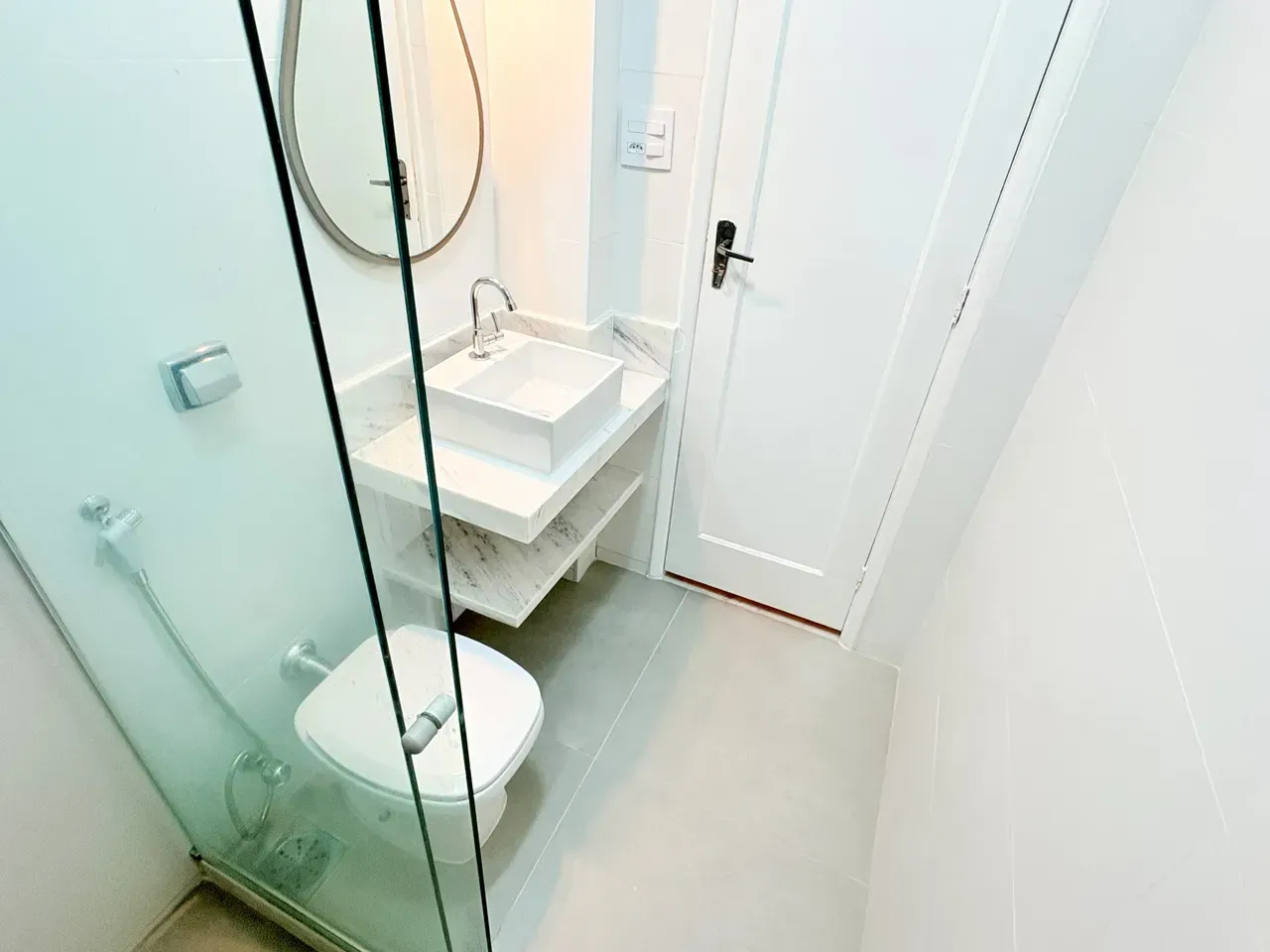 One-bedroom apartment with a washing machine — photo 17